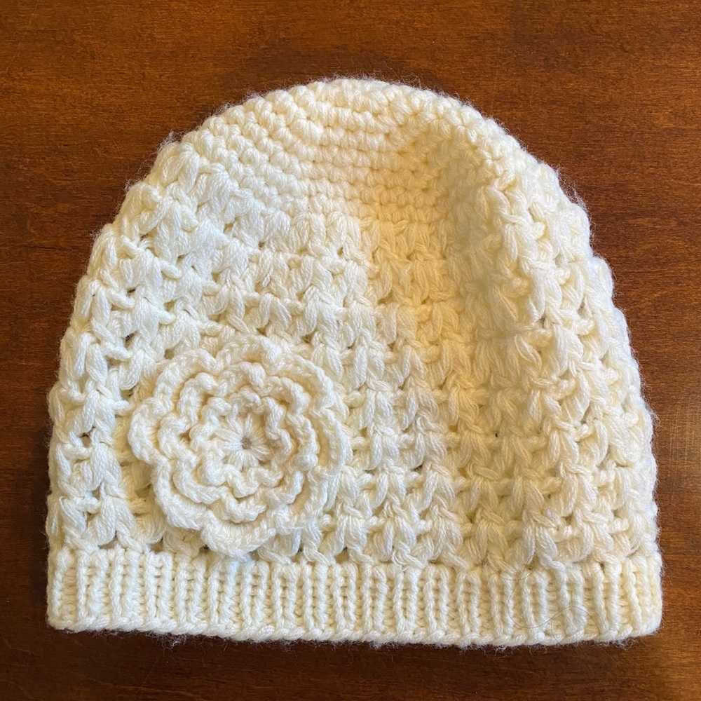 Smart Set white knit hat